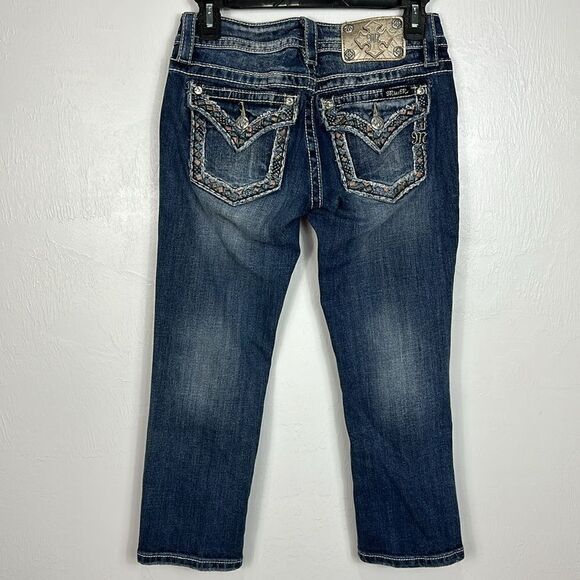 Miss Me Signature Embroidered Distressed Cuffed Denim Capri Size 25 - Picture 2 of 8